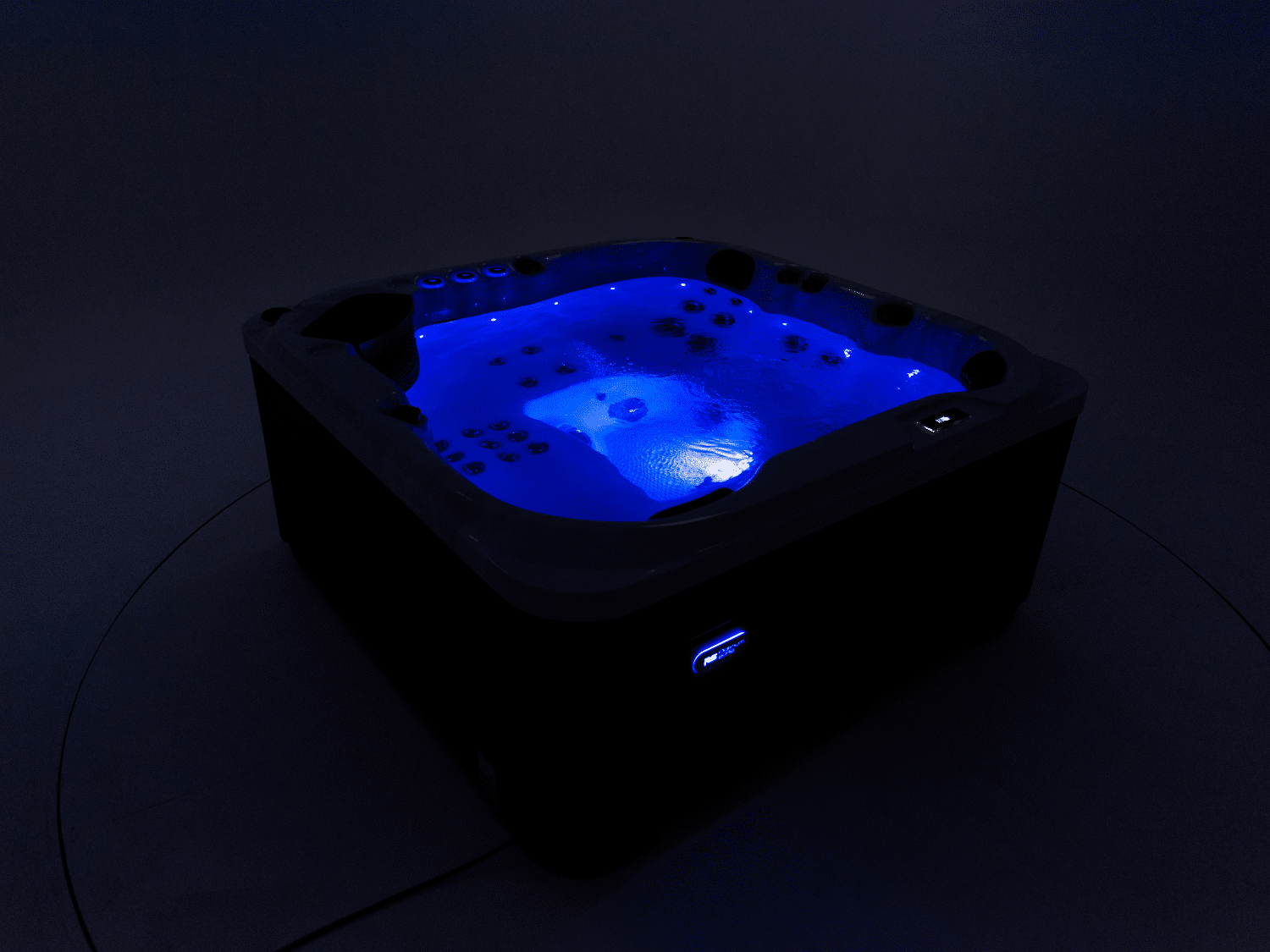 Happy Hot Tub - Image 6