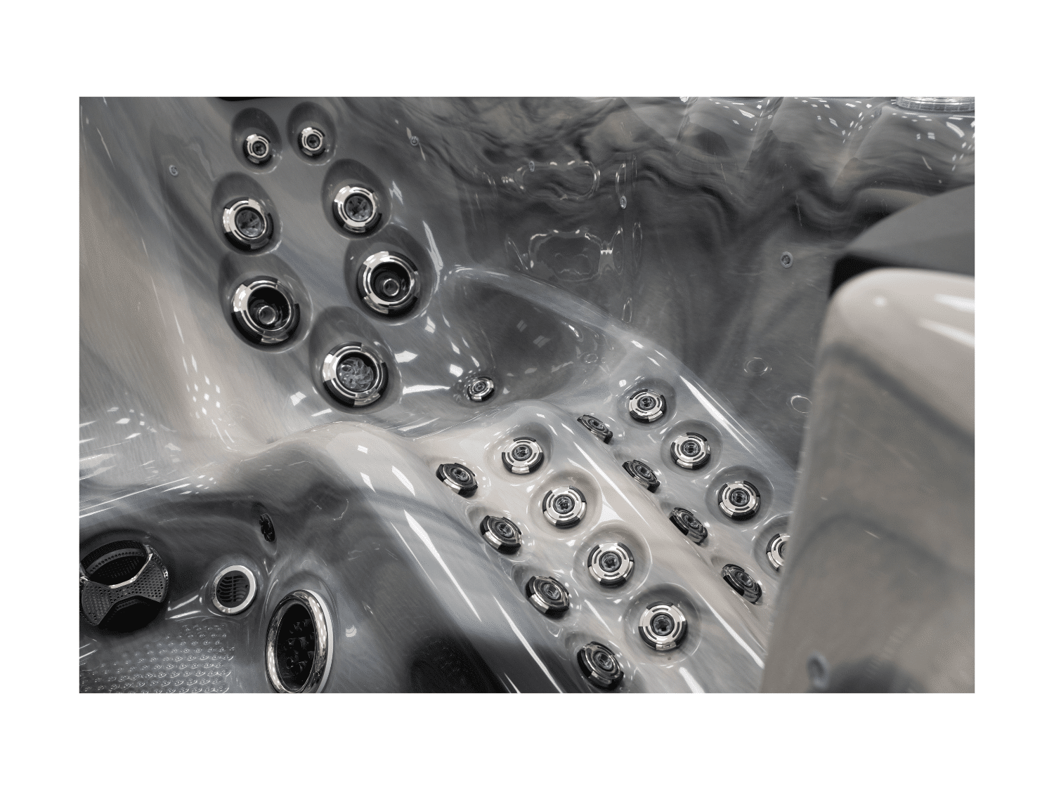 Refresh Hot Tub - Image 5